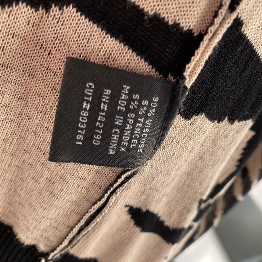 Vertigo Hooded Top - Picture 7 of 7